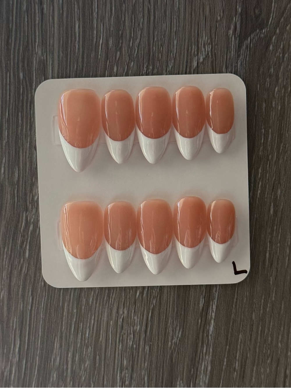 Peach and White Classic French Press-On Nails – Women’s Ready-to-Wear Set